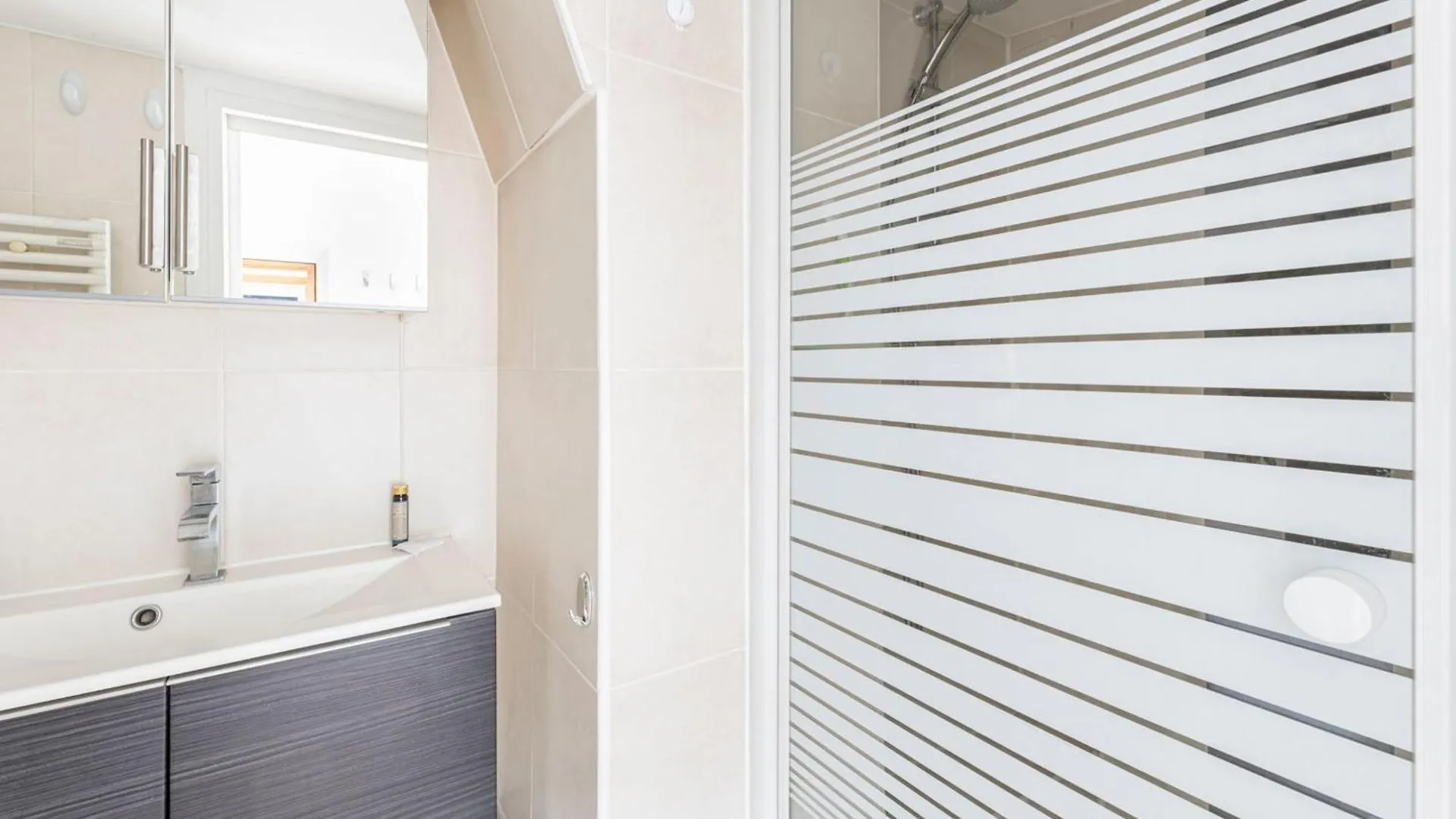 Cozy Near Musee Grevin - N210 דירה